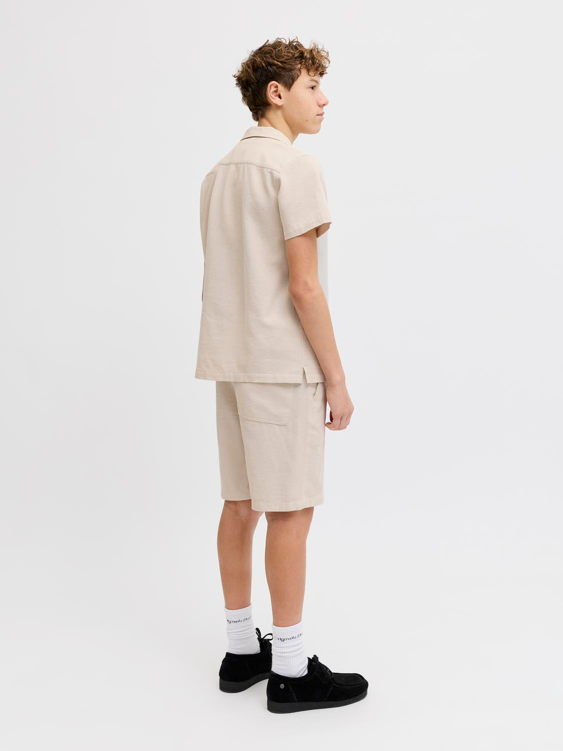 model_shot-back